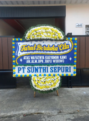 Papan Bunga Duka di Teras
